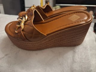 Sandalias cuña T40 con cadena dorada