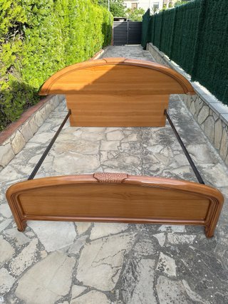 Cabecero de cama de madera curvo