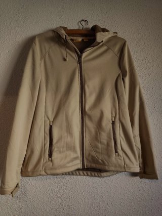 Chaqueta deportiva beige con capucha