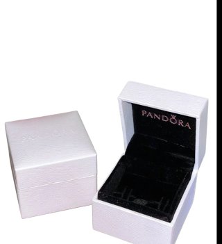 Caja de Anillo Pandora Blanca