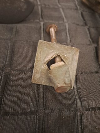 Aldaba y pomo de puerta