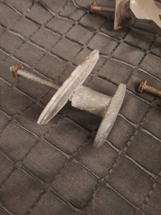 Aldaba y pomo de puerta