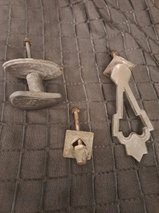 Aldaba y pomo de puerta