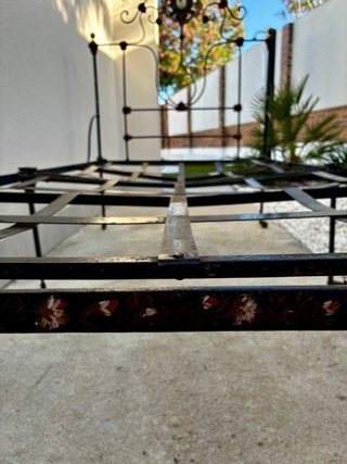 Cama antigua hierro forjado plegable