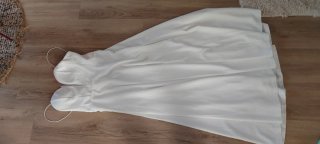 Vestido elegante blanco de satén con tirante fino