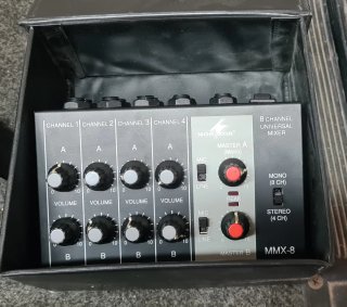 Mini mesa de mezclas Monacor MMX-8