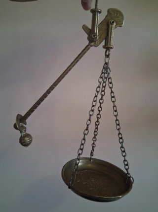 Balanza de bronce