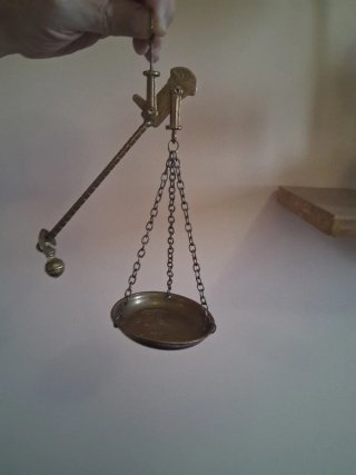 Balanza de bronce