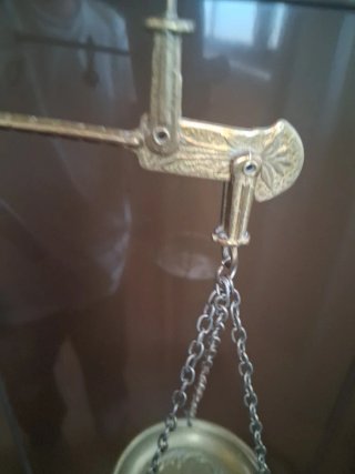 Balanza de bronce