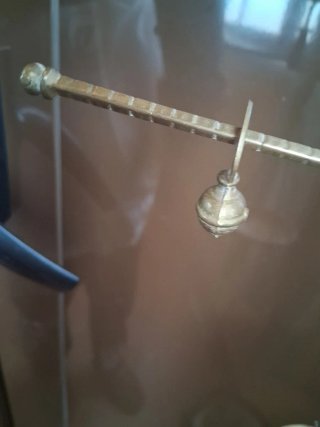 Balanza de bronce