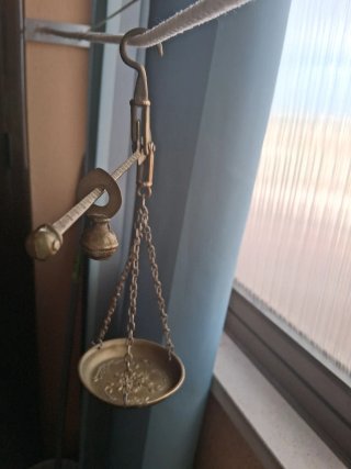Balanza de bronce