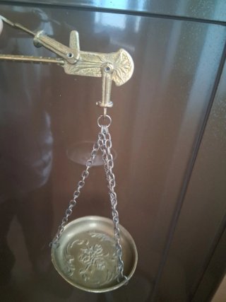 Balanza de bronce