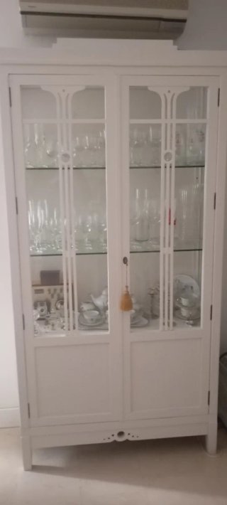 Conjunto de salón,vitrina,mesa TV,4 sillas,2sillon