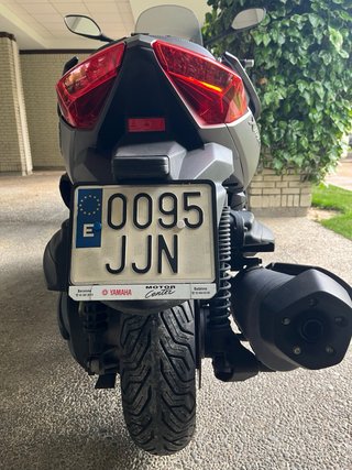 Urge! Yamaha Xmax 400 gris gasolina