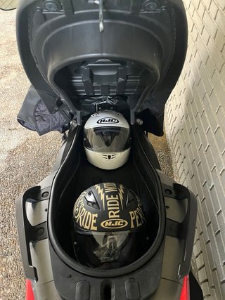Urge! Yamaha Xmax 400 gris gasolina