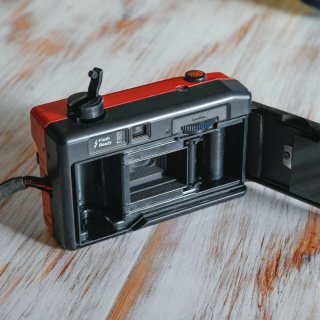Cámara analógica Halina 260 Roja