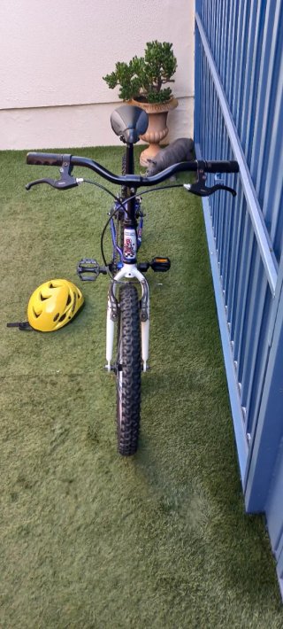 Bicicleta 20 pulgadas y casco