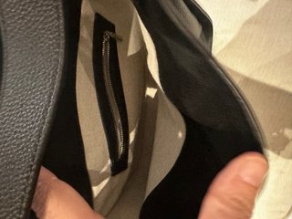 Bolso negro tipo cubo