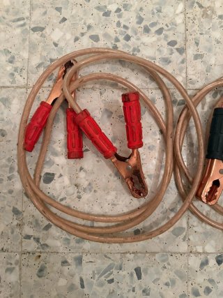 Pinzas de arranque de batería.