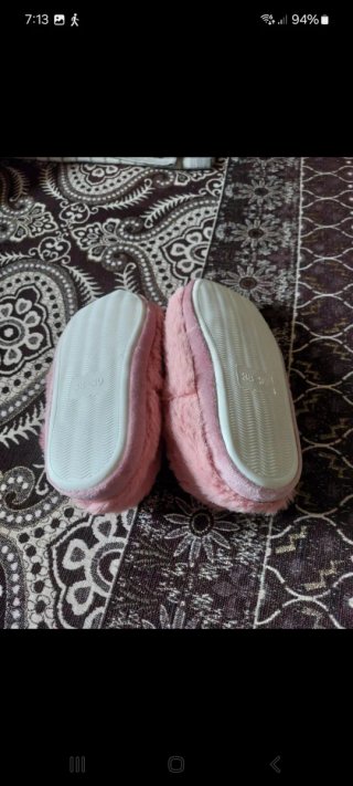 Pantuflas rosas de mujer con diseño de gato