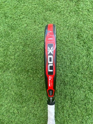 Pala Padel Nox AT10 18K Tapia 2023