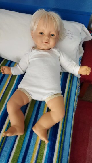 Muñeca bebé realista