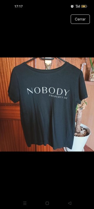 Camiseta negra Nobody
