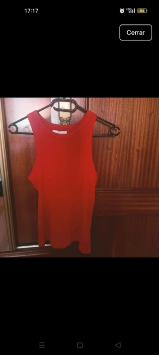 Camiseta roja sin mangas