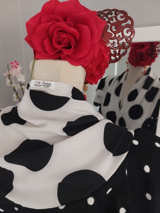 Mantoncillo Flamenco Negro y Blanco