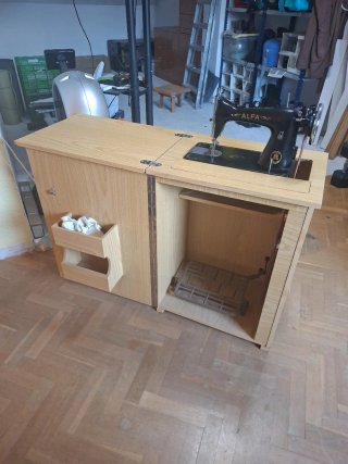 Máquina de coser Alfa antigua