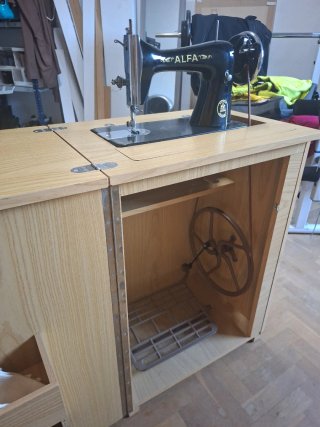 Máquina de coser Alfa antigua