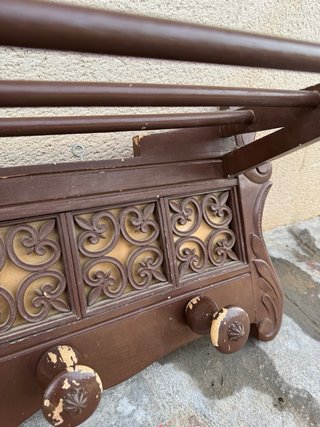 Perchero de madera decorativo