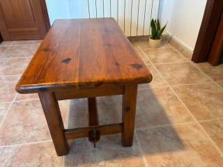 Mesa rústica de madera