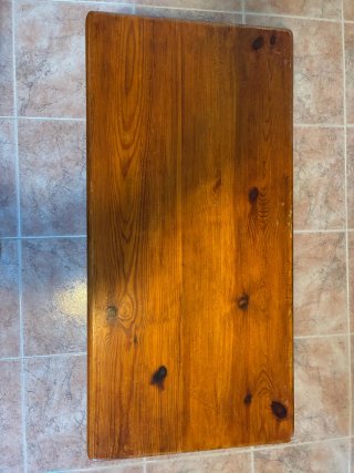 Mesa rústica de madera