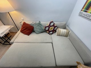 Sofá cama beige con chaise longue - Ikea FRIHETEN