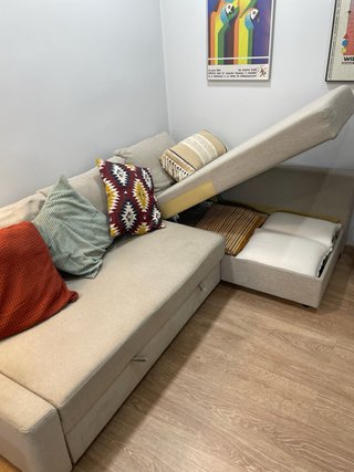 Sofá cama beige con chaise longue - Ikea FRIHETEN