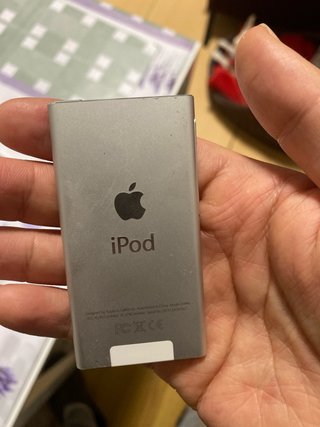 2 iPods: Touch 8GB + Nano 7ª Gen 16GB