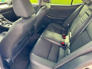 Lexus IS300H
