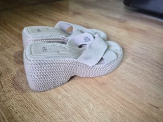 Sandalias Zara Plataforma Cuña Pala Beige Talla 38