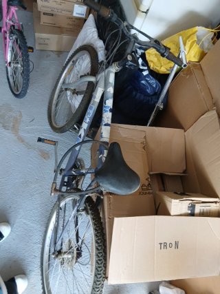 Bicicleta de montaña azul
