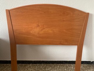Cabezal y mesillas de madera de aliso