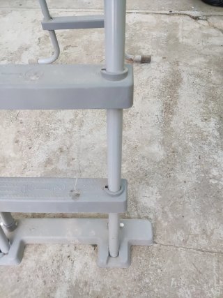 Escalera piscina metal y plástico gris