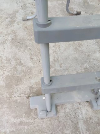 Escalera piscina metal y plástico gris