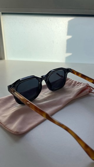Gafas de sol negras patillas leopardo