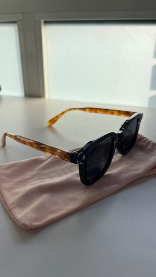 Gafas de sol negras patillas leopardo