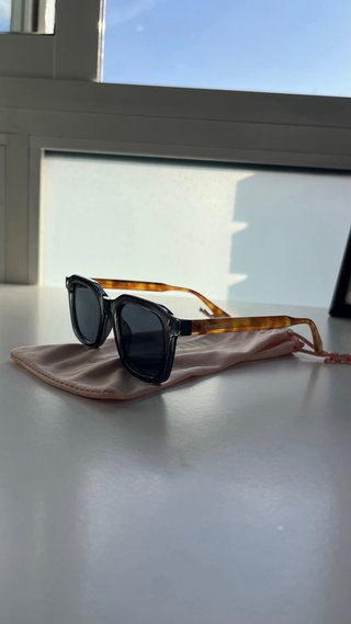 Gafas de sol negras patillas leopardo