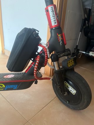 Patinete eléctrico personalizado.