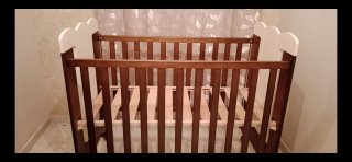 Cuna de bebé con colchón