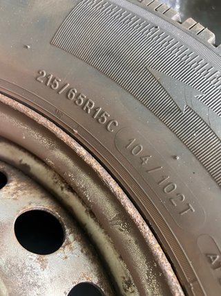 215/65/R15 C  4 ruedas +llanta para furgoneta Ford