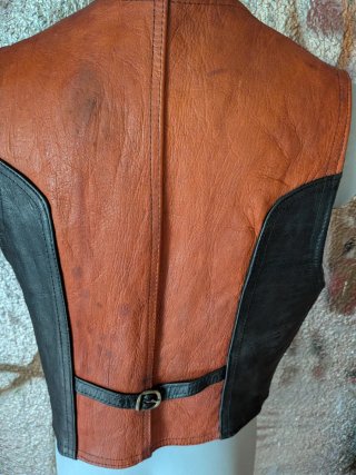 Chaleco de cuero bicolor